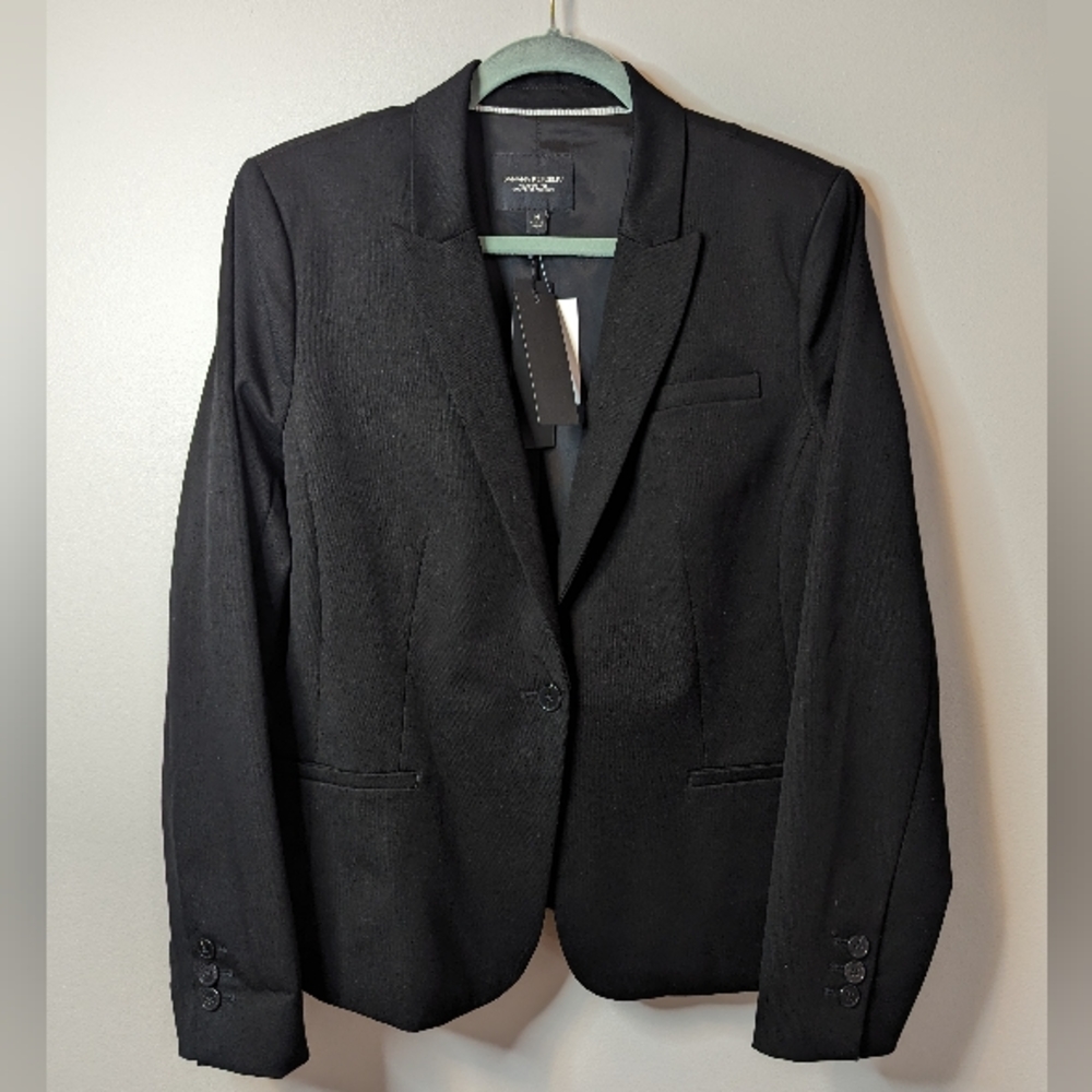 **SOLD** Banana Republic "Classic Fit" Blazer - Picture 2 of 8